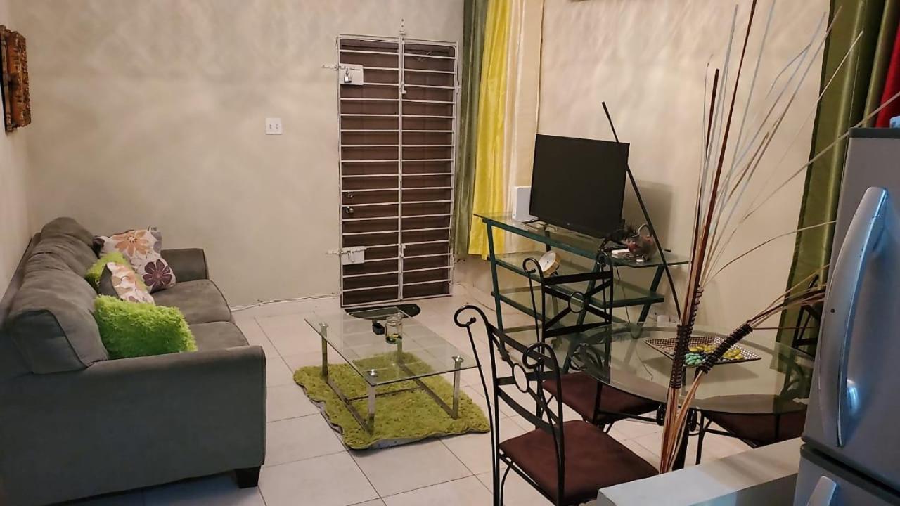 #1 Jacaranda Vacation Home Spanish Town Exterior photo